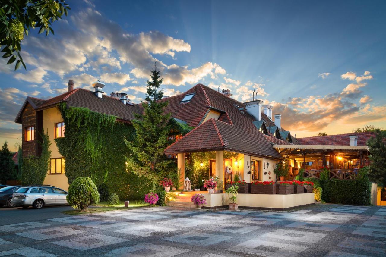 Villa Riccona Bronisze ภายนอก รูปภาพ