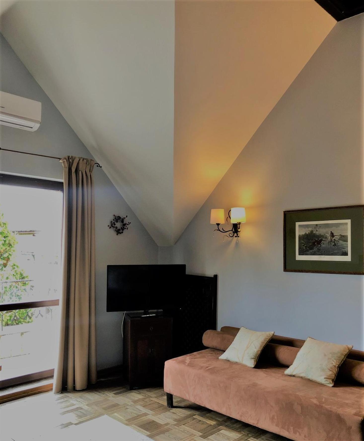 Villa Riccona Bronisze ภายนอก รูปภาพ